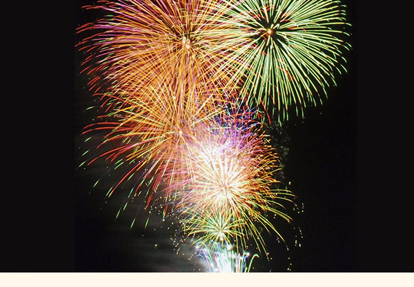 夏の鳥羽湾毎夜連続花火