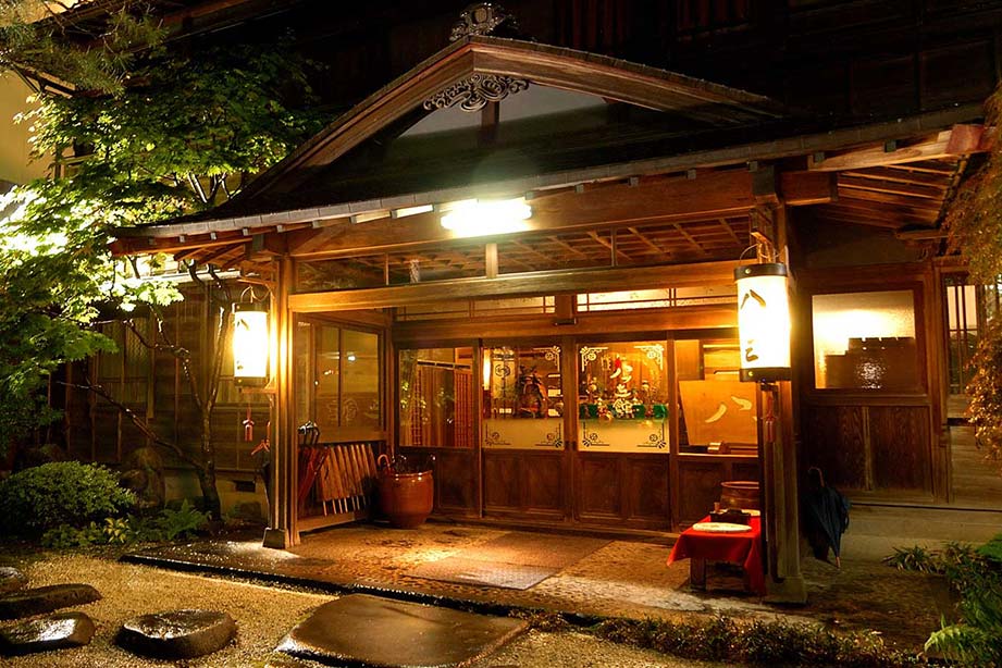 料亭旅館　八ツ三館