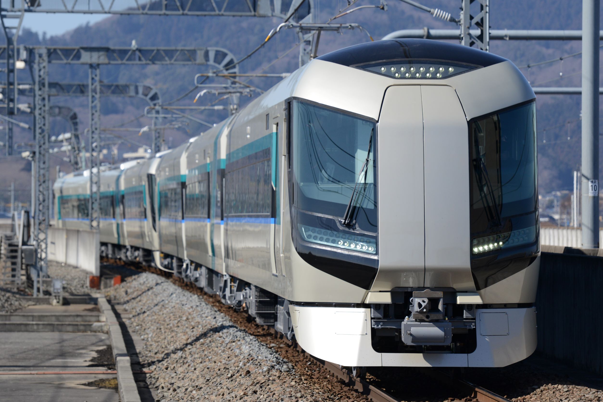 「浅草駅～東武日光駅」区間で臨時夜行列車「日光紅葉夜行」を運行！ 色鮮やかな紅葉や大自然を満喫しよう