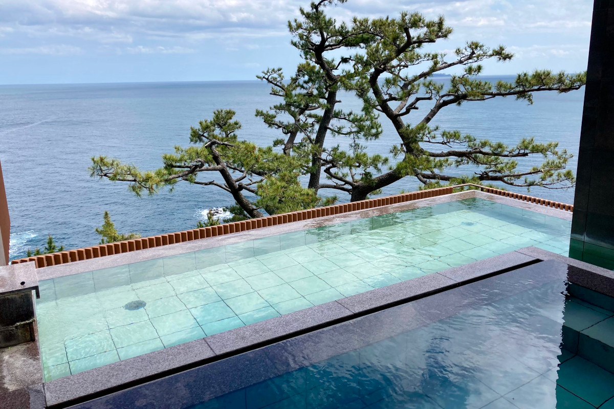 レトロも温泉も！昭和のレジェンド宿「ホテルニューアカオ」でゆったり熱海女子旅