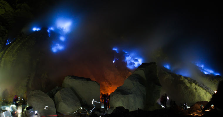 イジェン火山