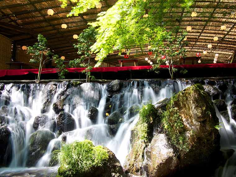 貴船の川床