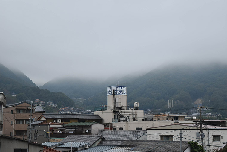 すっぽりと雲海に覆われる高梁市