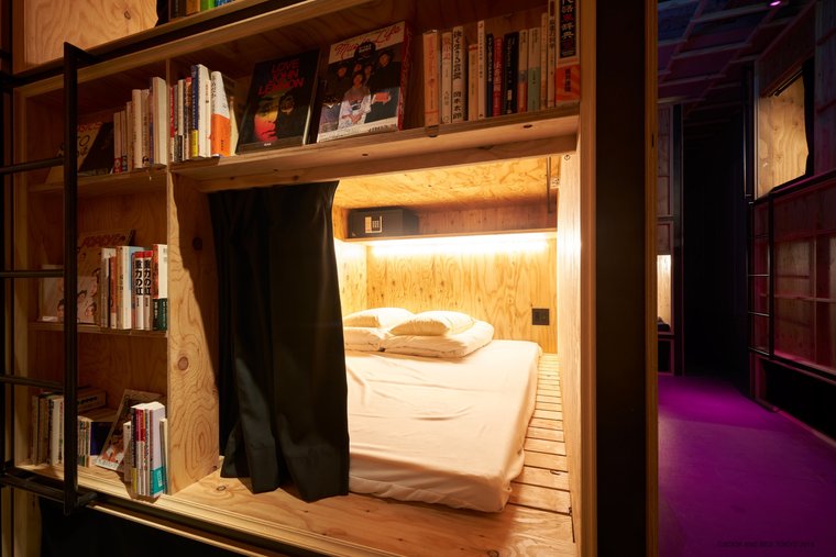「BOOK AND BED TOKYO SHINJUKU」新宿歌舞伎町　ホテル　本屋