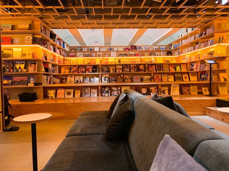 「BOOK AND BED TOKYO SHINJUKU」新宿歌舞伎町 ホテル 本屋