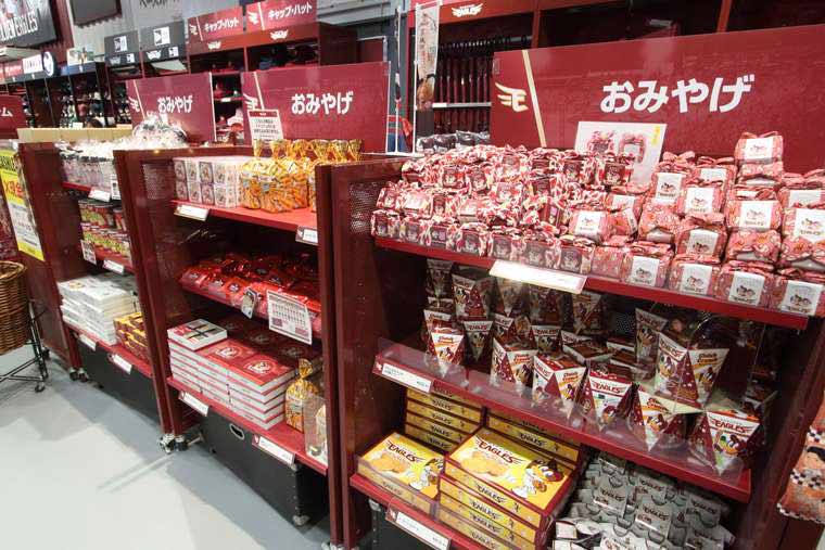 チームショップのお土産コーナー