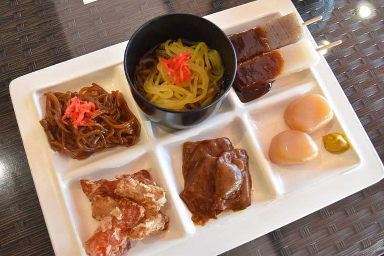 「こんにゃくパーク」でこんにゃく作りを見学