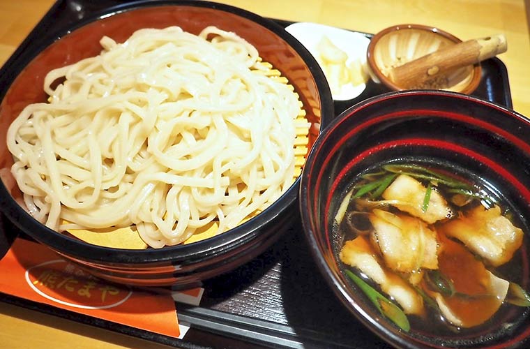 全国ご当地うどんサミットで準グランプリを獲得した「熊谷うどん」