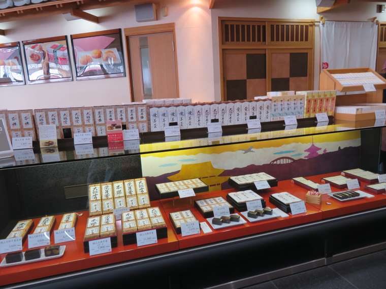 成田山新勝寺の参道で食べ歩き