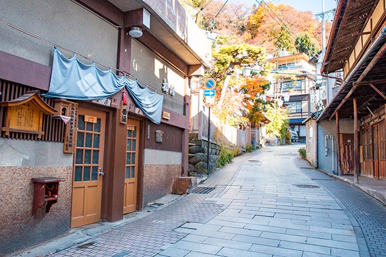 渋温泉街