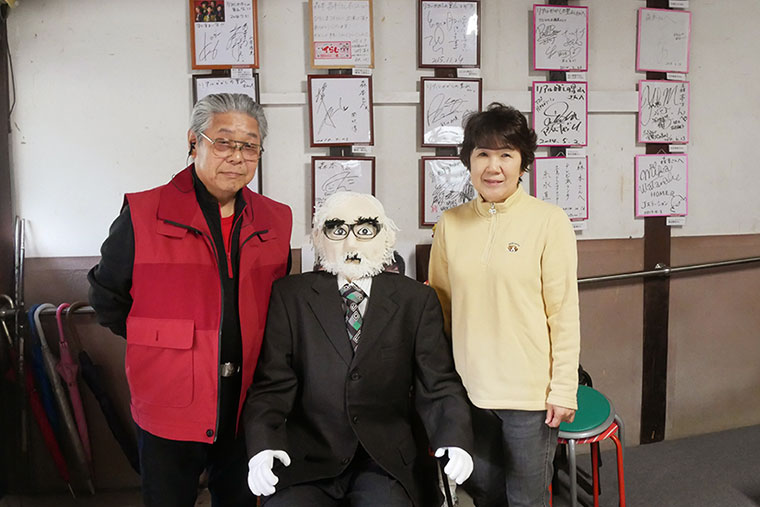 「リアルかかし」を作る森本さん夫妻