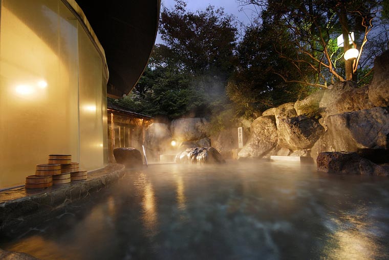 水明館の野天風呂