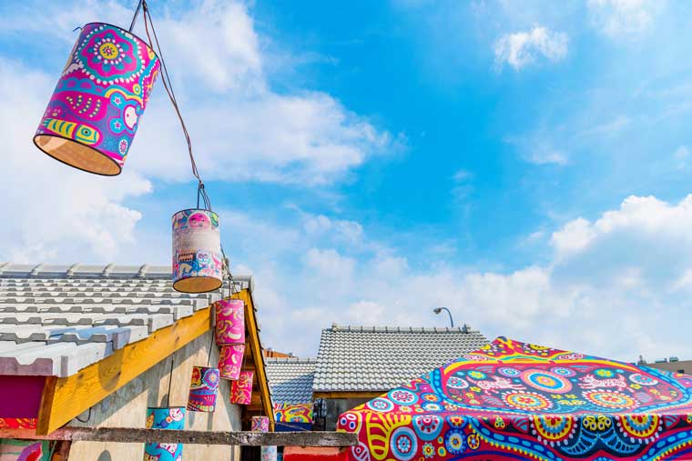 彩虹眷村（さいこうけんそん、Rainbow Village）
