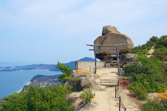 小瀬の重岩