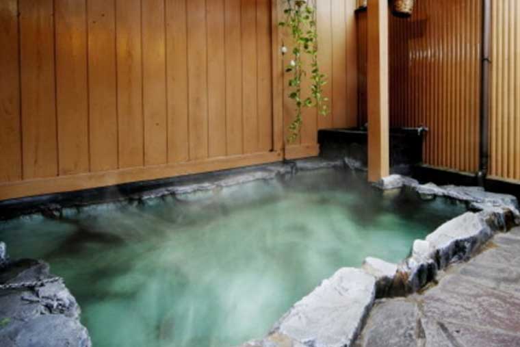 湯布院温泉 御宿 由府両築