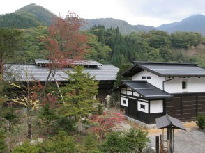山里のいおり 草円