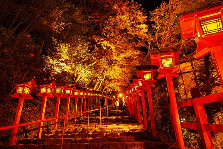 貴船もみじ灯篭（貴船神社）