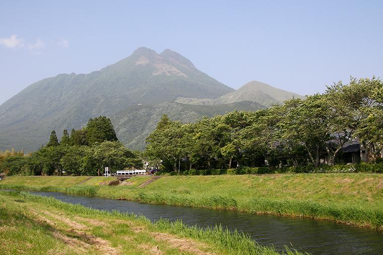 由布院温泉　由布岳