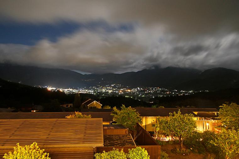 由布院温泉　朝霧のみえる宿　ゆふいん花由　夜景