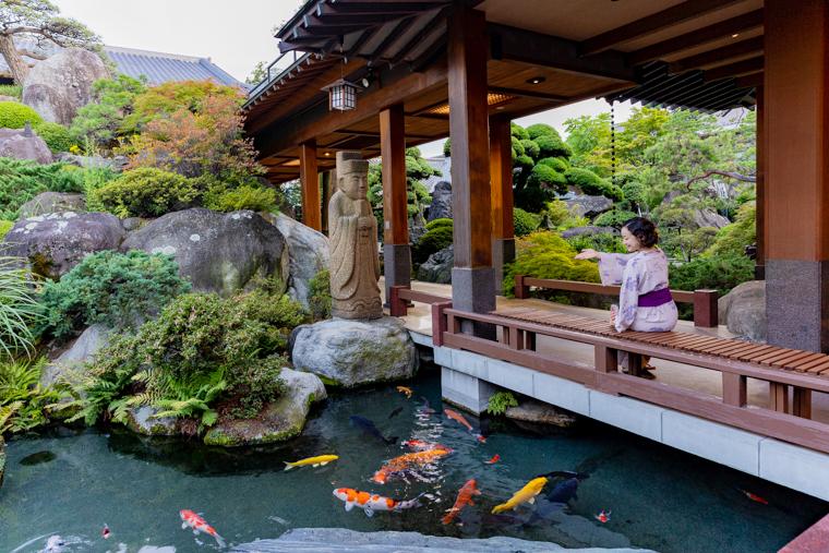 「石和温泉 銘石の宿 かげつ」で美しき日本庭園と温泉を堪能する旅へ