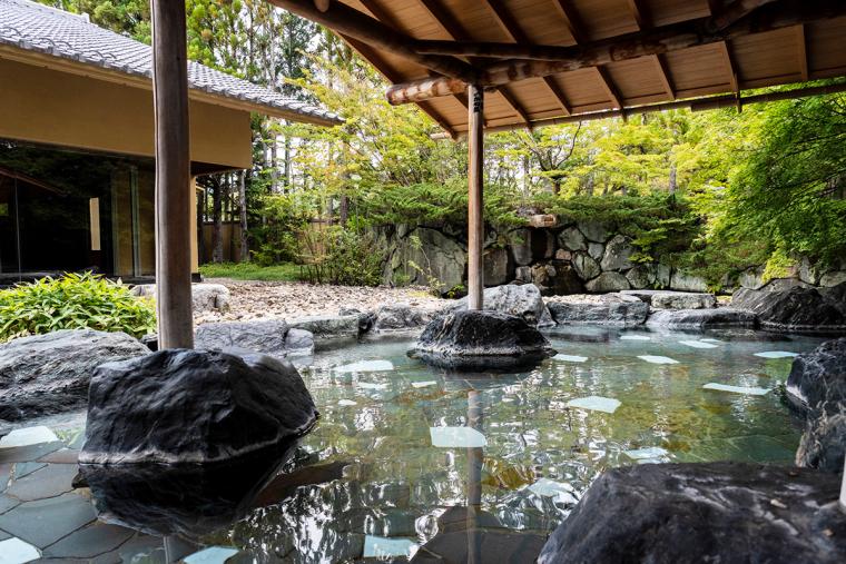 約8,000坪の静寂の中に佇む、おもてなしの宿 「秋保温泉　茶寮宗園」