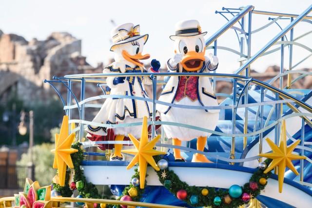 東京ディズニーリゾート　クリスマス　パレード