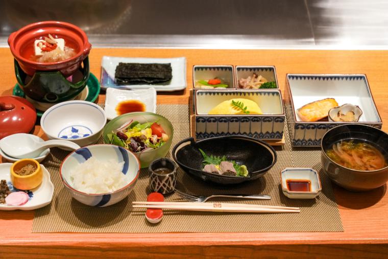 朝食