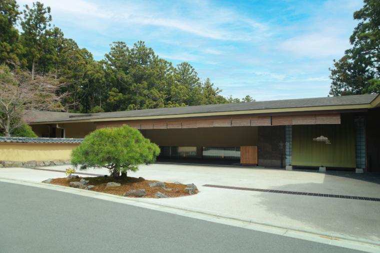 箱根・翠松園のエントランス