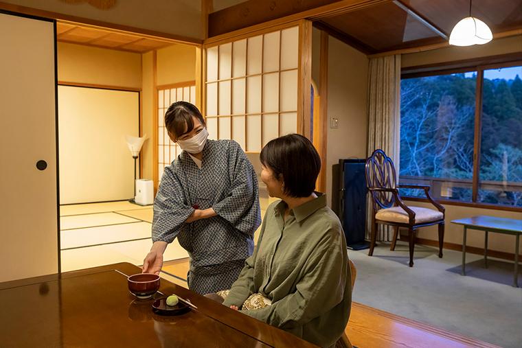 「雲仙温泉 旅亭 半水盧」うぐいす餅