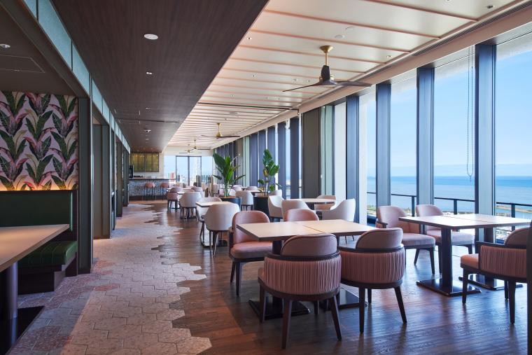 14階にあるクラブフロア宿泊者専用の「CLUB LOUNGE UMIKAJI（クラブラウンジ ウミカジ）」　