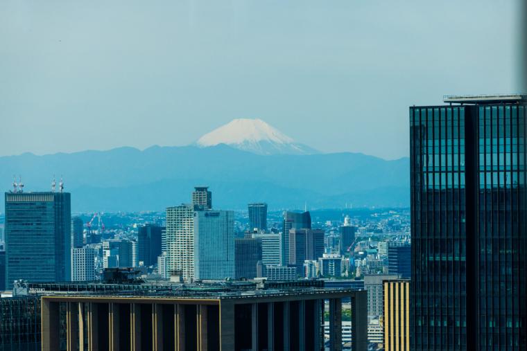 ロビーの西側に見えた富士山