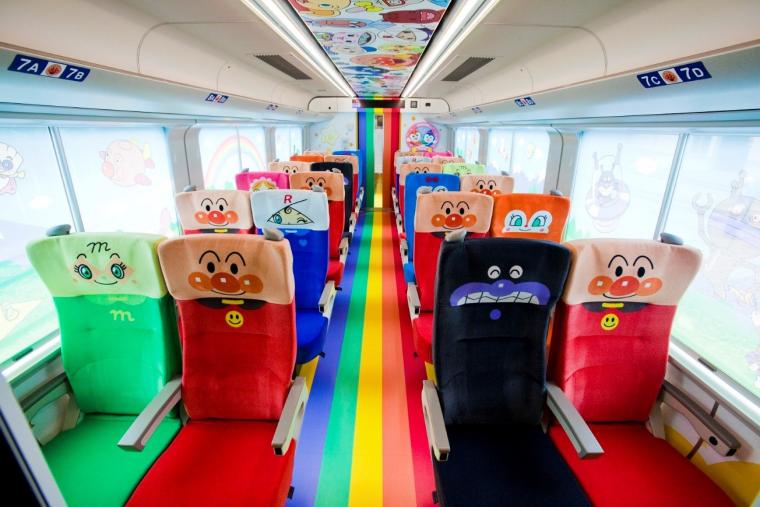 土讃線アンパンマン列車の車内