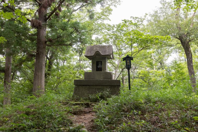 金鶏山の経塚遺跡