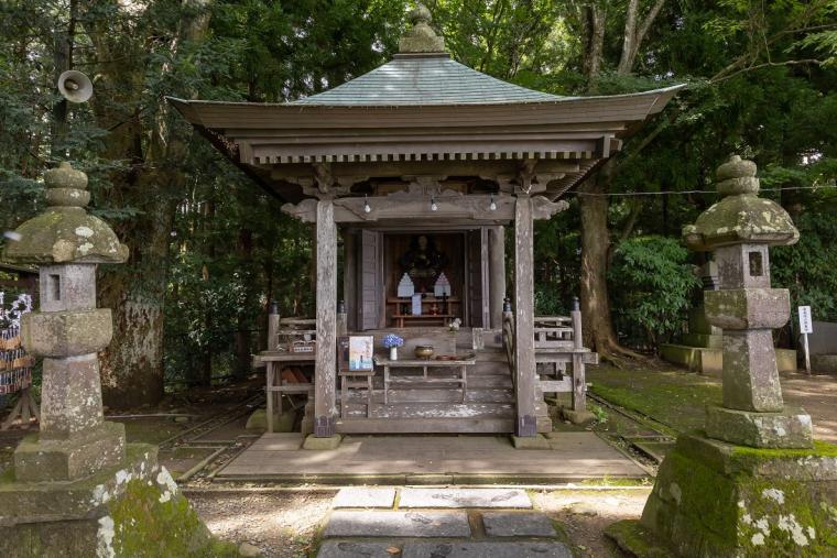 高館義経堂