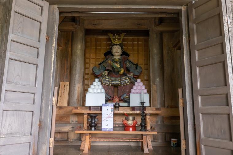 源義経公の木像