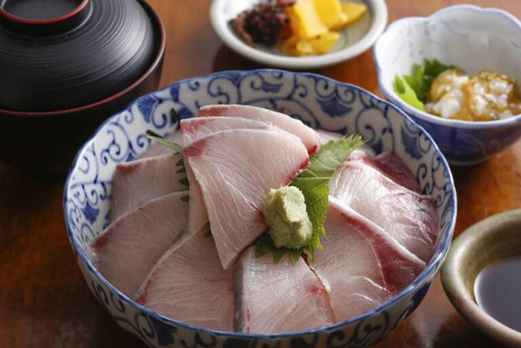 伊根の冬の味覚を代表する寒ブリ