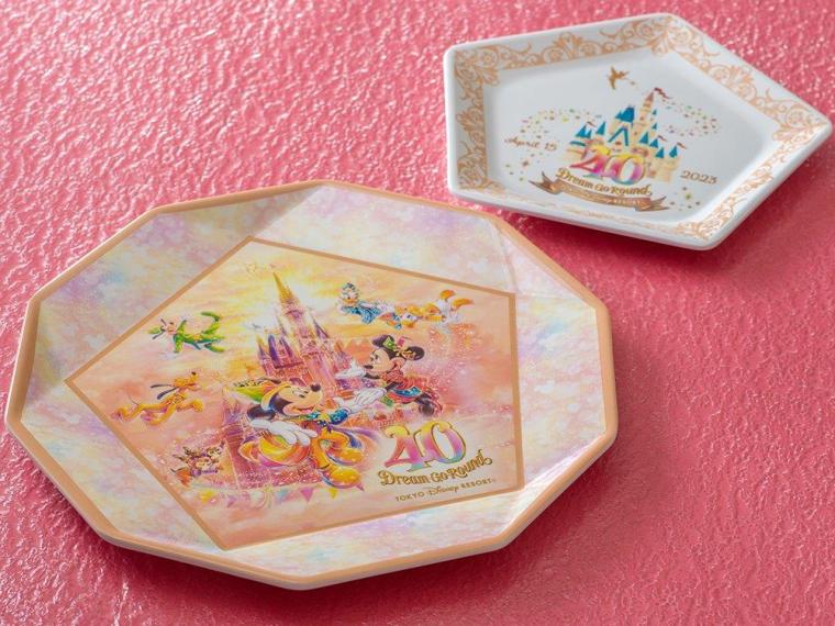 東京ディズニーランド「イーストサイド・カフェ」 東京ディズニーシー「ユカタン・ベースキャンプ・グリル」