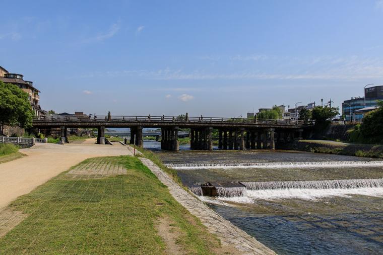 鴨川・三条大橋付近