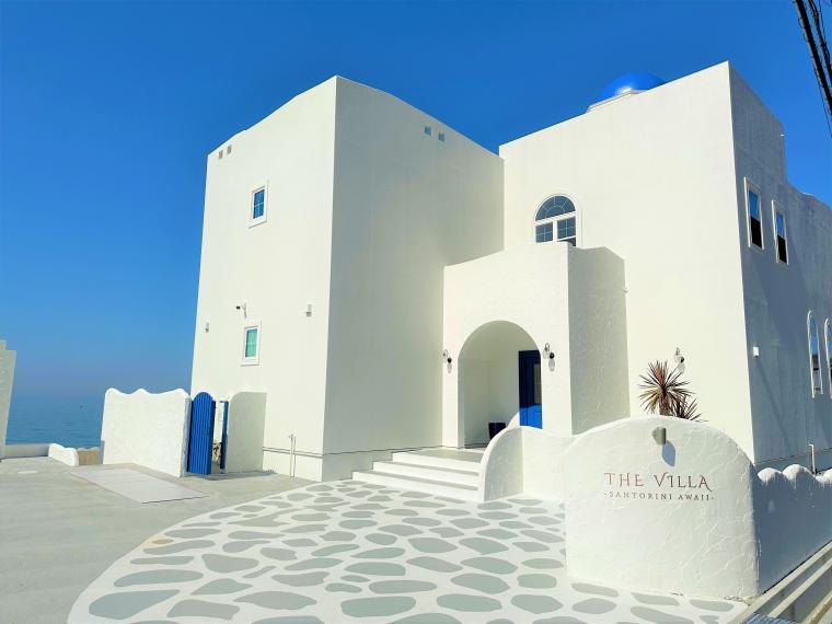 一日一組限定の一棟貸しヴィラ「THE VILLA - SANTORINI AWAJI -」