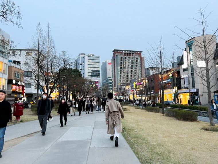 【2023年・韓国最新レポート】汝矣島の「ザ・現代ソウル」と弘大の人気カフェへ(2日目)