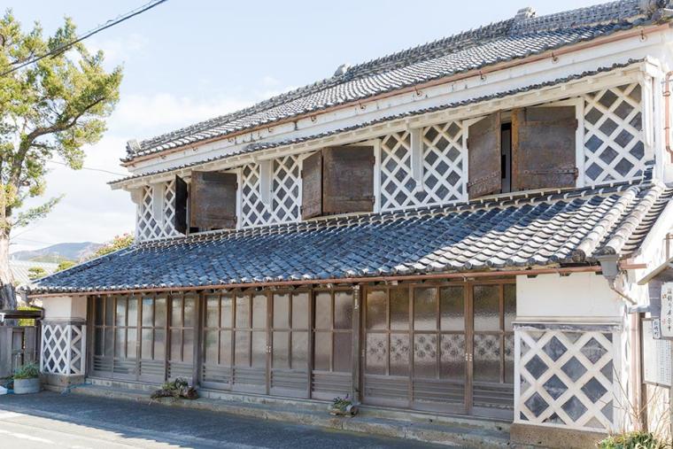 江戸時代を感じる散策路「なまこ壁通り」