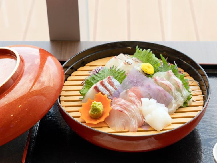道の駅天草市イルカセンタ-　漁協レストラン刺身料理