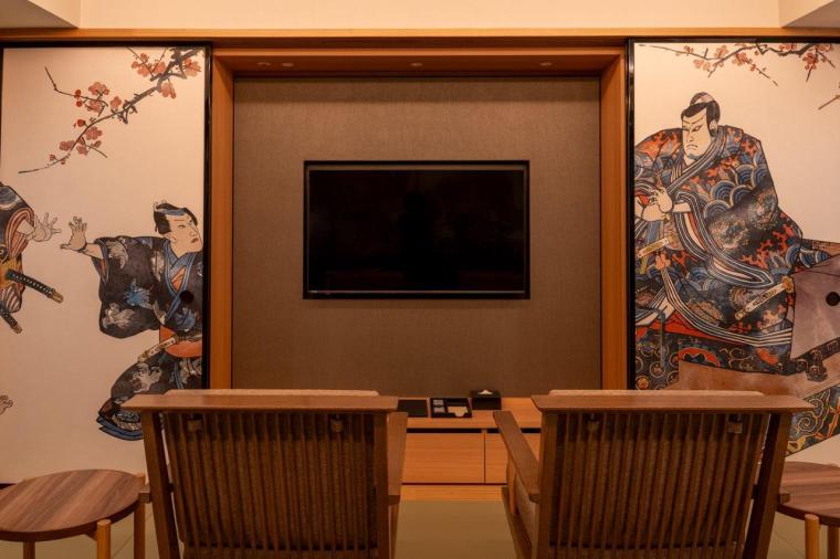 浅草ビューホテルアネックス六区　襖から覗くテレビ