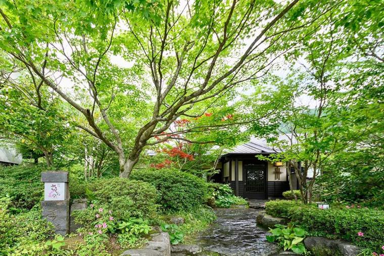 由布院温泉　全室露天付き離れ宿　御宿　さくら亭