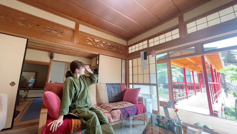 世界でココだけ?!お寺の本堂で深夜BARが開かれる！面白過ぎる宿坊体験