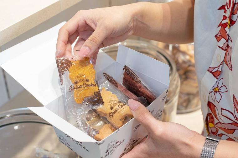 沖縄土産にぴったり！バター香るサクサク「シーサークッキー（Shisa Cookie）」（那覇 市）