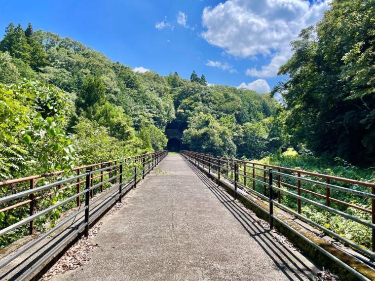 一度も列車が走ることのなかった「幻の鉄道遺跡」！島根県と広島県をつなぐ広浜鉄道