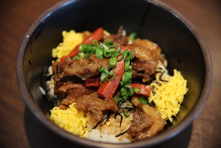 ひこね丼