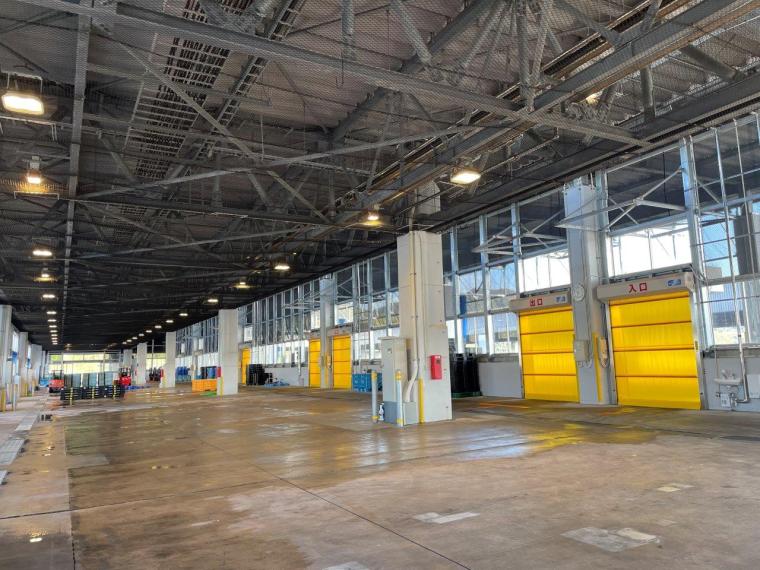 鳥取県境港市に日本唯一のベニズワイガニ専用市場が誕生！競り見学もできる超巨大施設に潜入