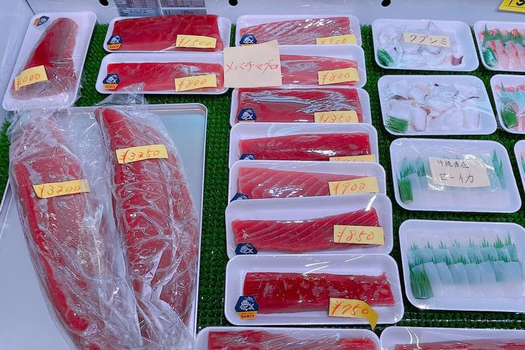「なはまぐろ市場」（那覇市）